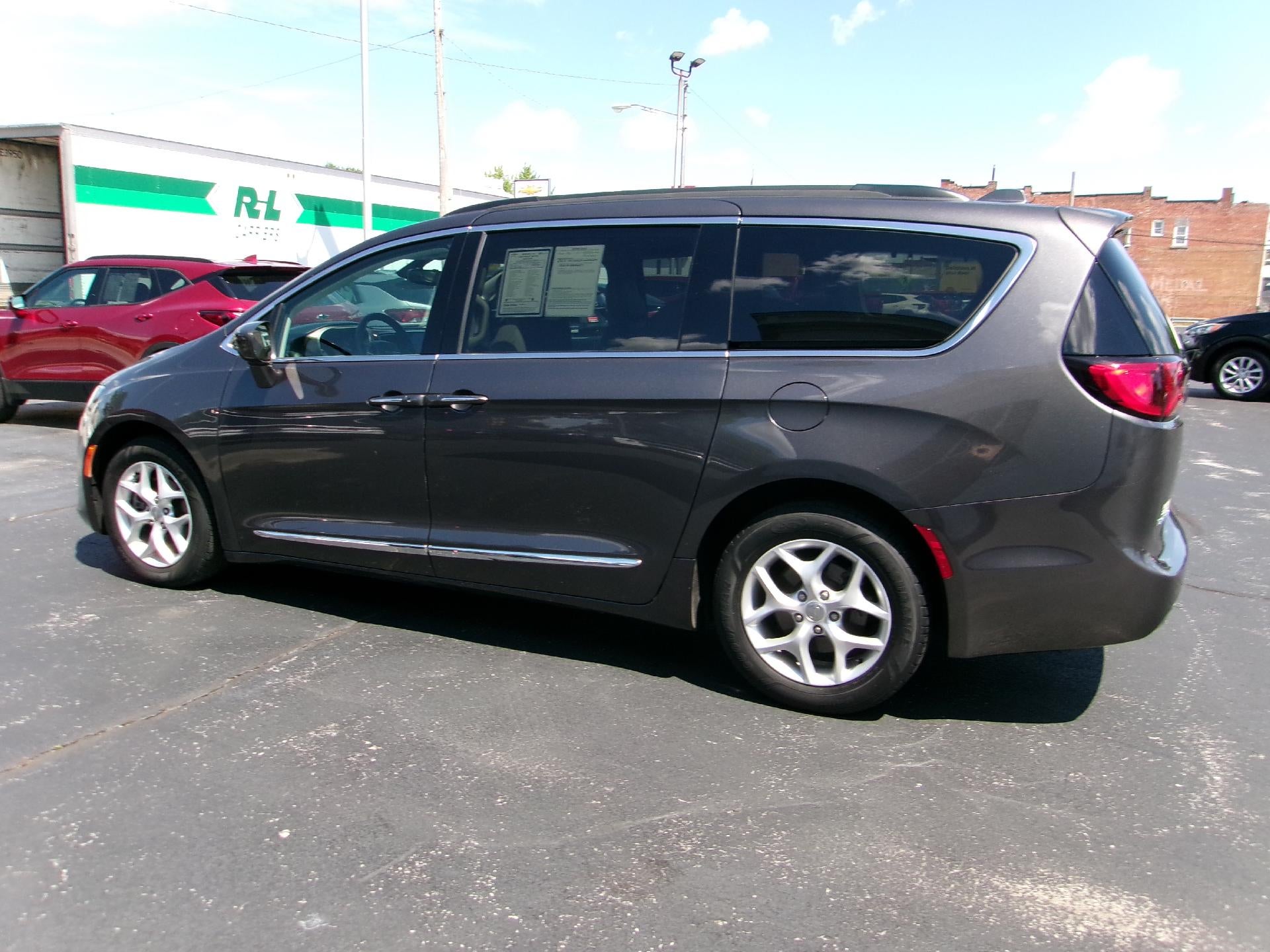 Used 2017 Chrysler Pacifica Touring-L with VIN 2C4RC1BG5HR515690 for sale in North Baltimore, OH